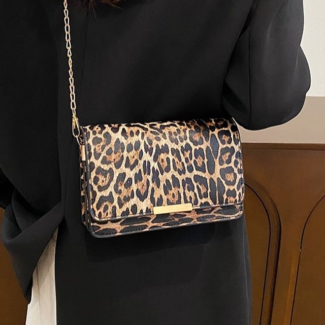 Maorong-Leopard Print Flap Shoulder Bag