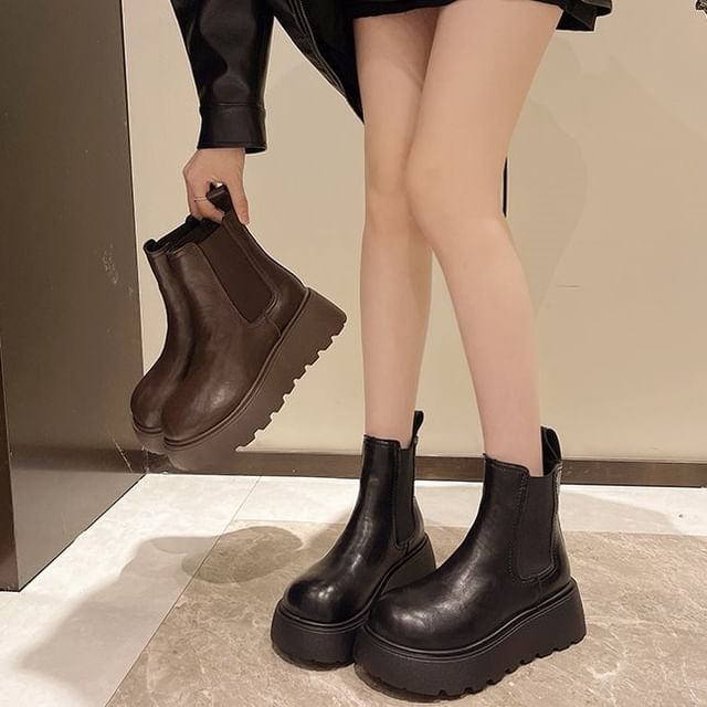 maryanette-Round Toe Platform Short Chelsea Boots