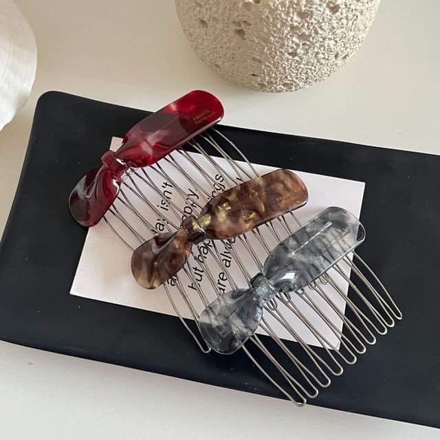 Mentosi-Acetate Hair Comb