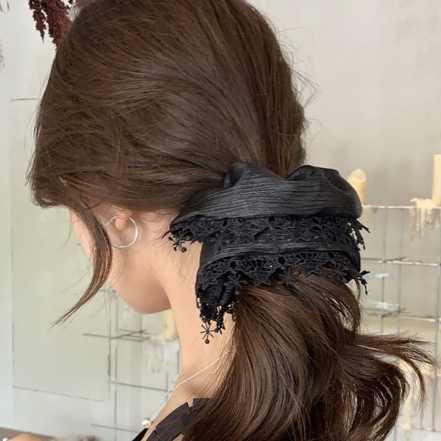 Mentosi-Lace Scrunchie