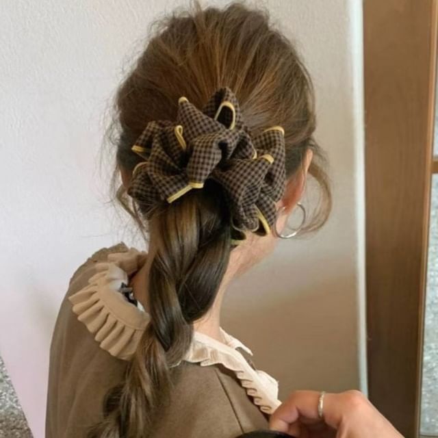 Mentosi-Plaid Fabric Scrunchie