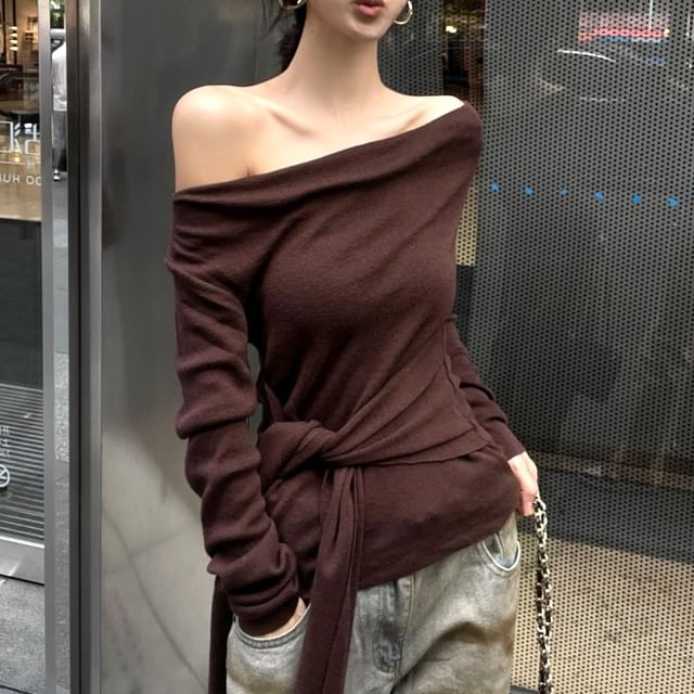 Metonymph-Long-Sleeve Off-Shoulder Plain Knot Knit Top