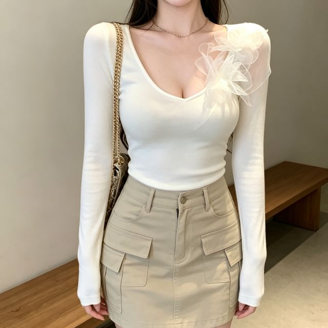 Metonymph-Long-Sleeve V-Neck Floral Accent Plain Top