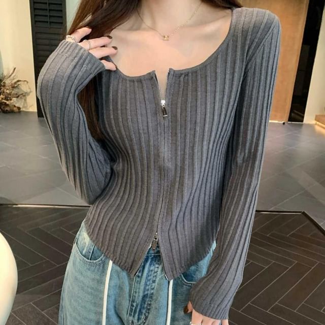 Mikiko-Scoop Neck Zip-Up Plain Crop Cardigan
