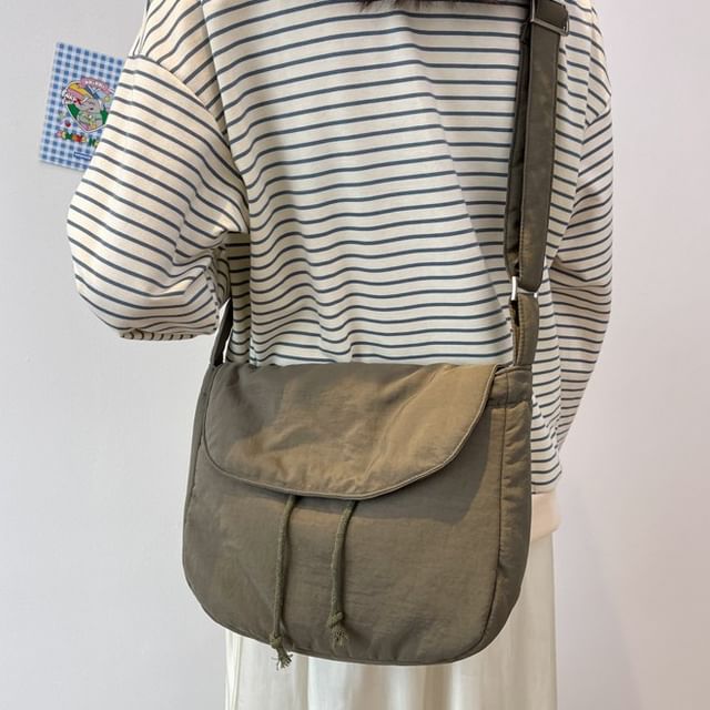 Milha-Canvas Plain Flap Crossbody Bag