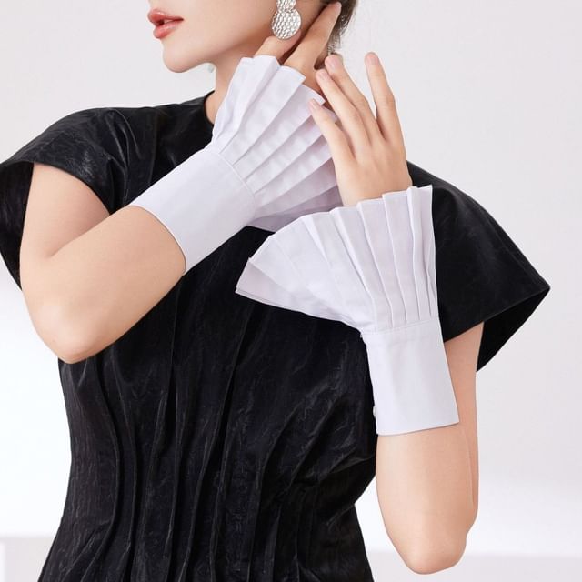 MIOW-Plain Pleated Button Decorative Cuff