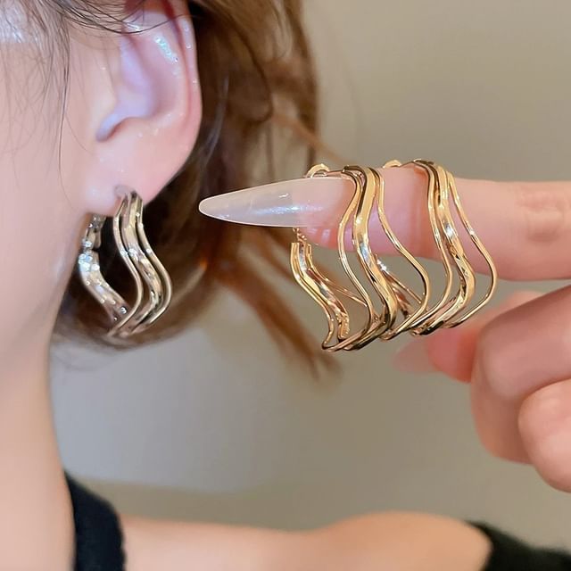 Miumi-Wavy Leverback Hoop Earring