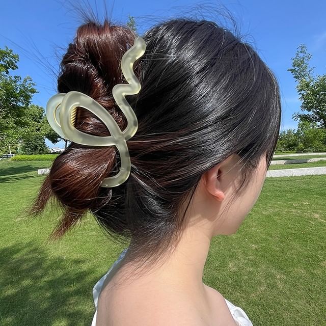 moliveny-Plain Wavy Acrylic Hair Clamp