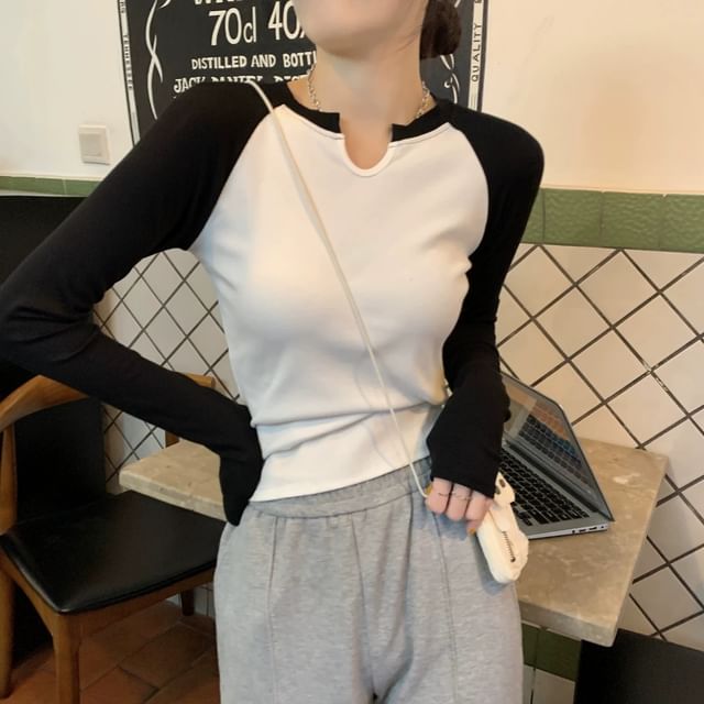 monroll-Long-Sleeve Notch Neck Raglan T-Shirt