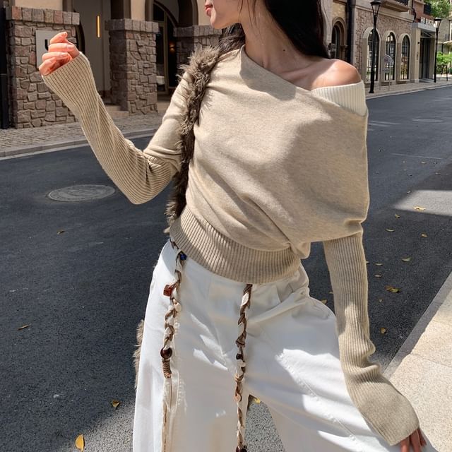 Moon City-L - Mock Two-Piece Cold-Shoulder Long-Sleeve Two-Tone Sweater