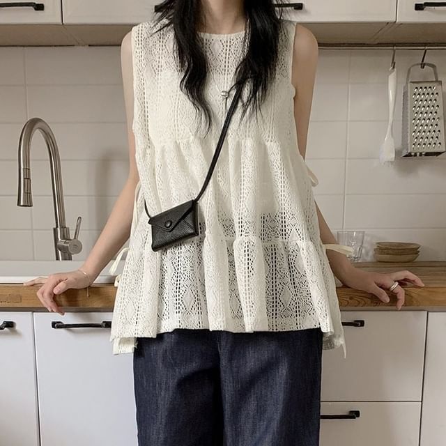 Moon City-Sleeveless Lace Plain Top