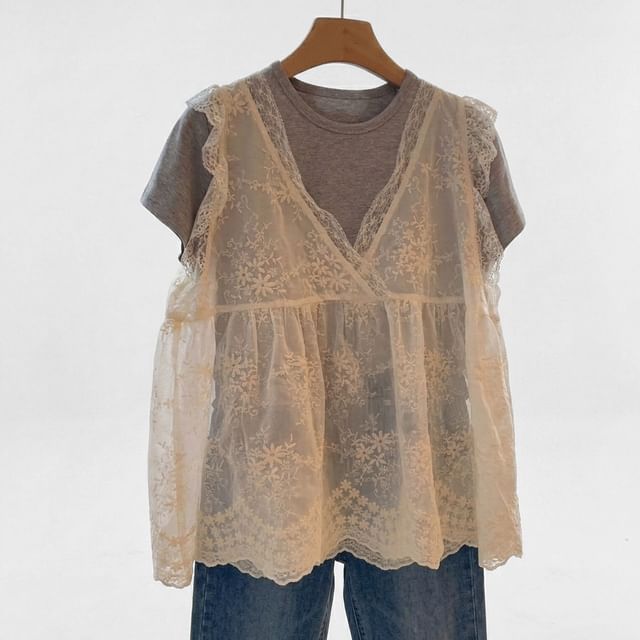 Moon City-Sleeveless V-Neck Lace Top