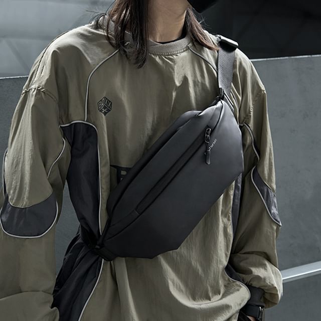 Moyyi-Plain Sling Bag