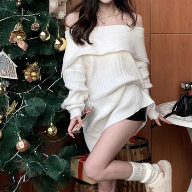 Muezz-Off-Shoulder Plain Sweater