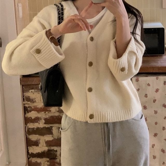 Muezz-V-Neck Button-Up Plain Cardigan