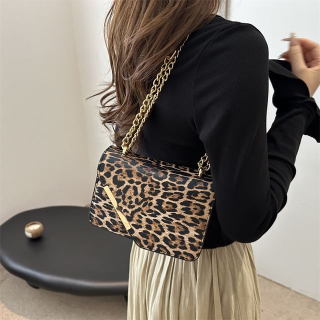 Mulgam-Chain Strap Leopard Print Flap Crossbody Bag