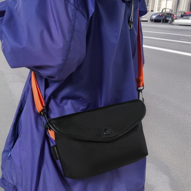 Mulgam-Nylon Plain Crossbody Bag