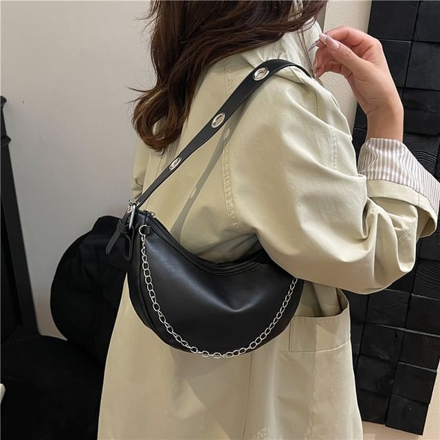 Mulgam-Plain Chain Grommet Shoulder Bag