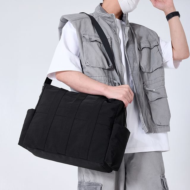 Mulgam-Plain Zip Messenger Bag