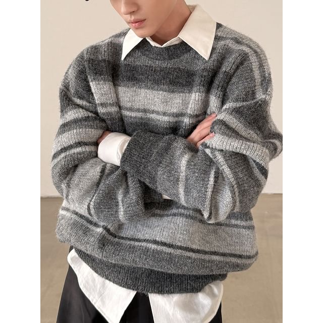 Nahagin-Round Neck Striped Sweater
