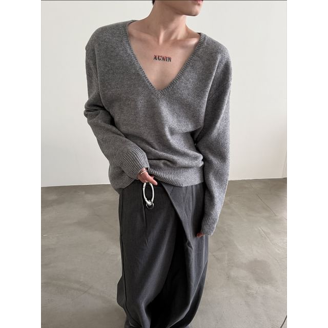 Nahagin-V-Neck Plain Sweater