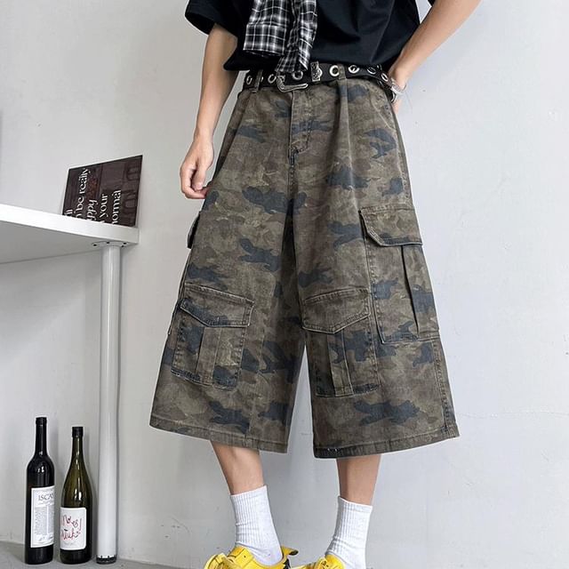 Naideth-Mid Rise Camouflage Capri Cargo Pants