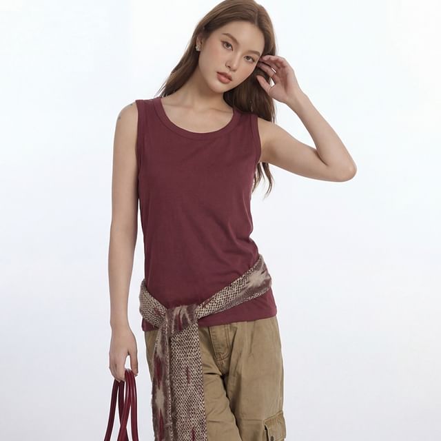 Nariele-Scoop Neck Plain Tank Top