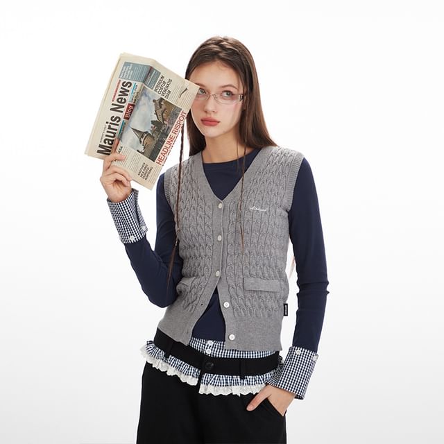 Nariele-V-Neck Plain Cable Knit Vest