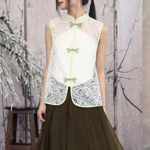 Nekomata-Sleeveless Frog Buttoned Lace Top