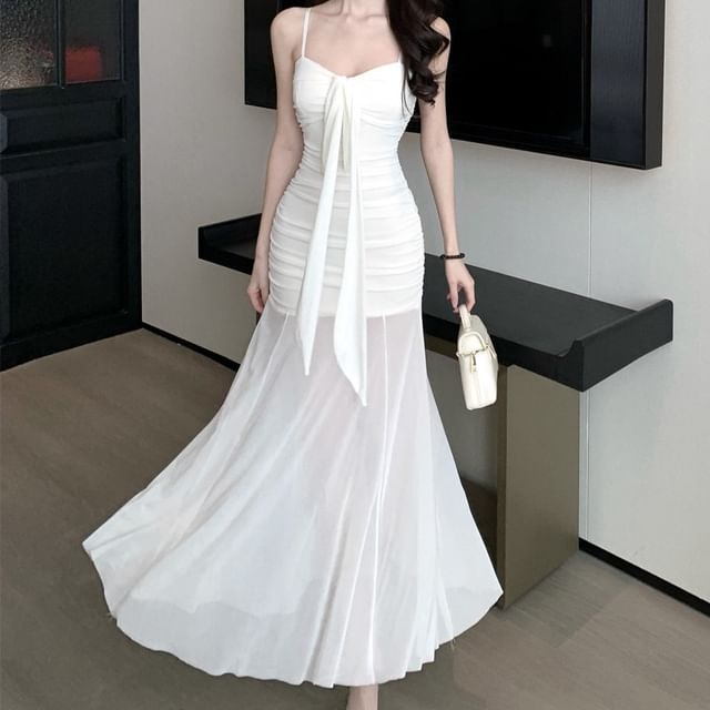 NENE-Spaghetti Strap V-Neck Trained Plain Maxi A-Line Dress