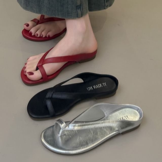 Nikao-Toe Loop Slide Sandals