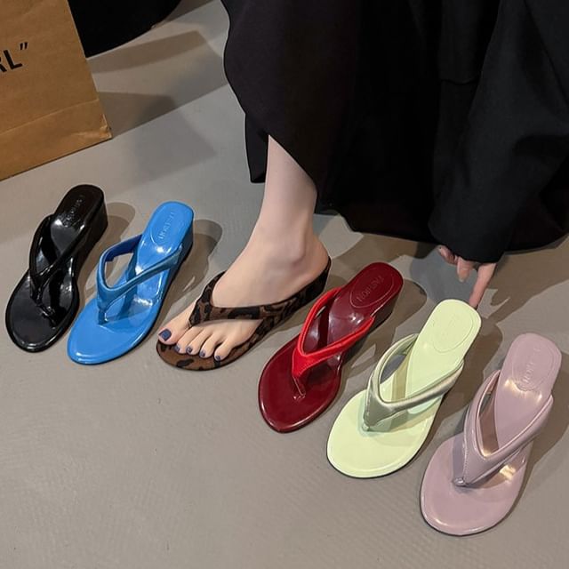 Nikao-Wedge Flip-Flops