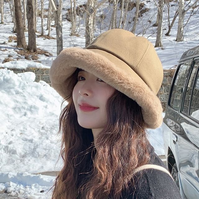 Nikifa-Fluffy Trim Bucket Hat