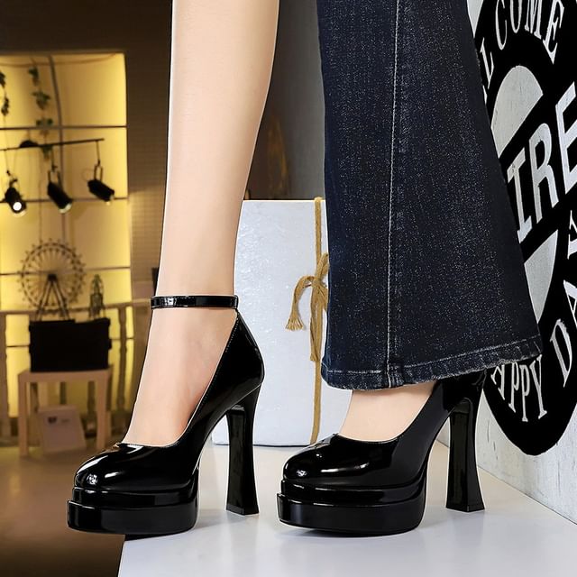 Niuna-Platform Ankle Strap Patent Leather Pumps