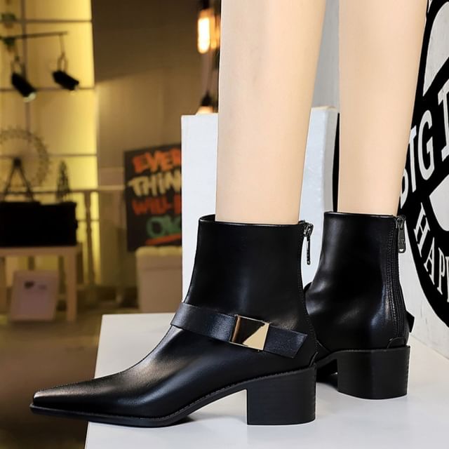 Niuna-Pointed Toe Belted Short Boots
