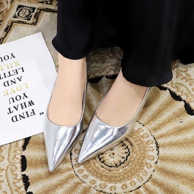 Niuna-Pointed Toe Kitten Heel Pumps