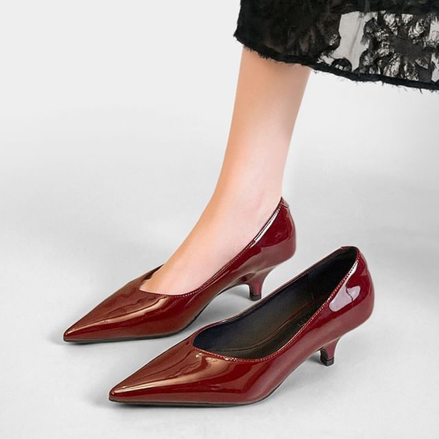 Niuna-Pointed Toe Patent Leather Kitten Heel Pumps