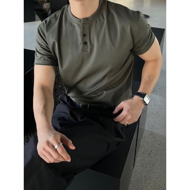 Okwano-Plain Short-Sleeve Henley