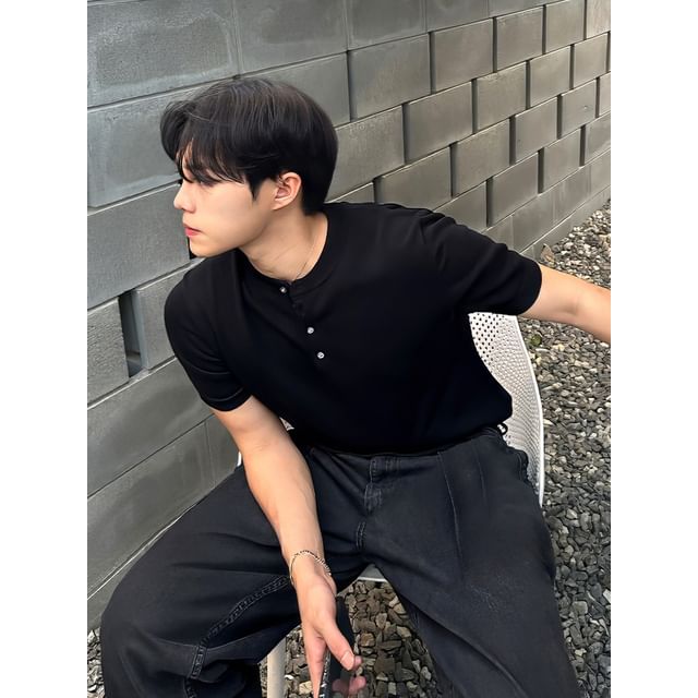 Okwano-Plain Short-Sleeve Henley