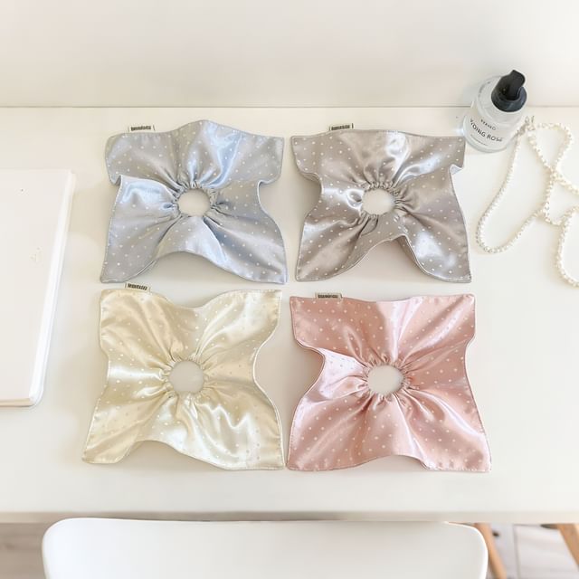 Ordinario-Dotted Satin Scrunchie