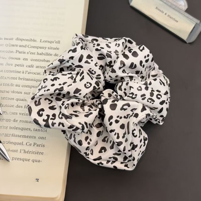 Ordinario-Leopard Print Fabric Scrunchie