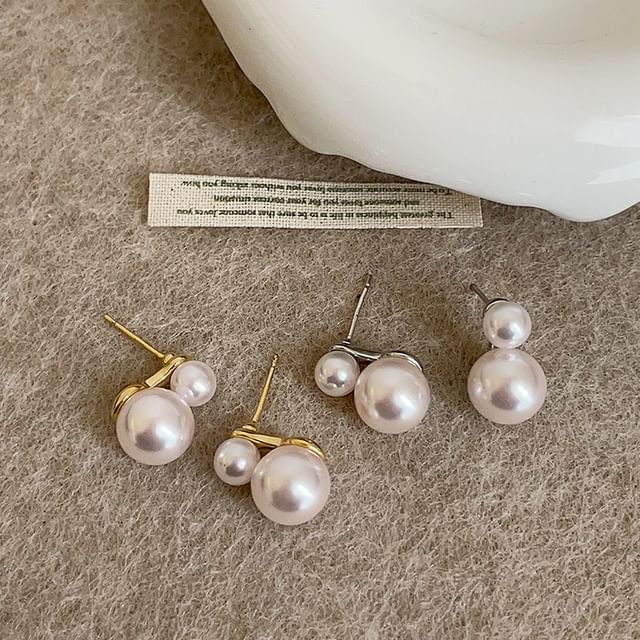 Panda Dama-Faux Pearl Ear Stud
