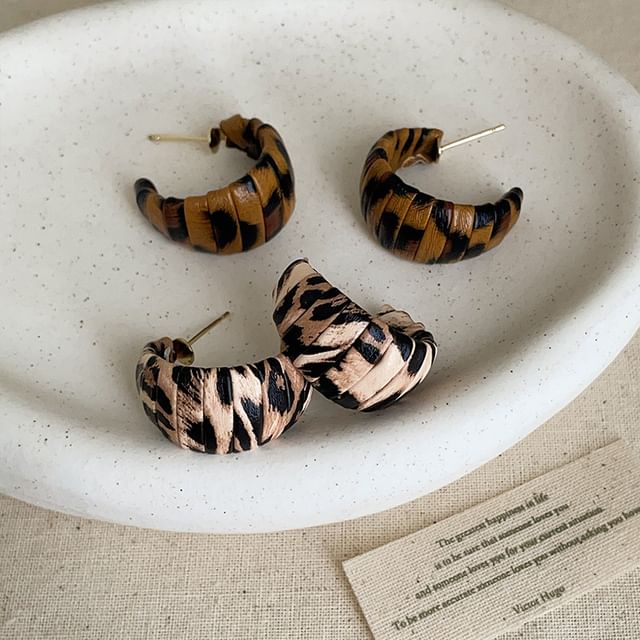Panda Dama-Leopard Print Faux Leather Open Hoop Earring
