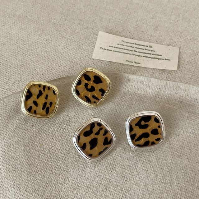 Panda Dama-Leopard Print Stud Earring