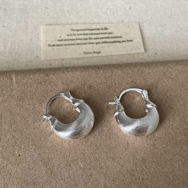 Panda Dama-Textured Alloy Leverback Earring