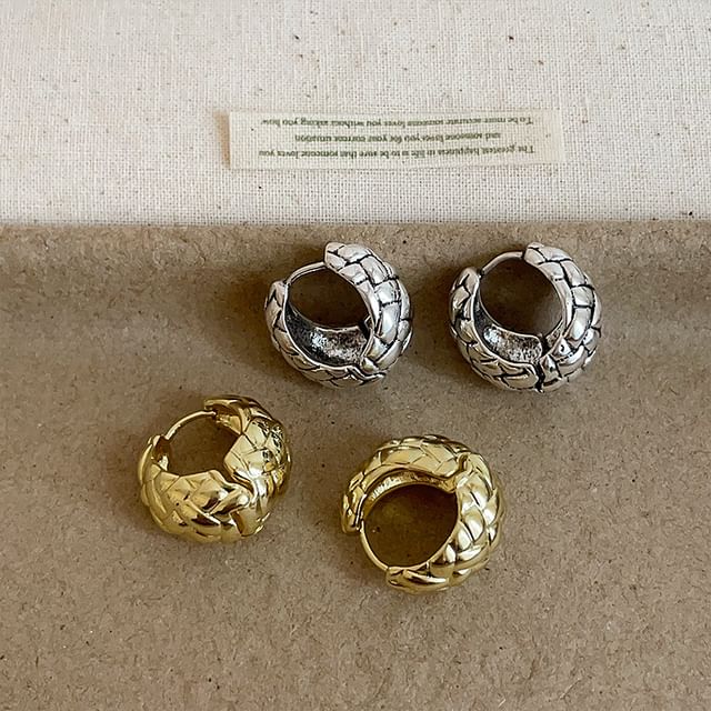 Panda Dama-Textured Huggie Earring