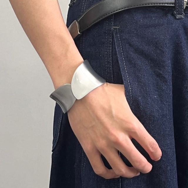 PANGU-Polished Alloy Bangle