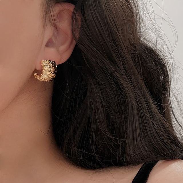 PANGU-Textured Huggie Earring