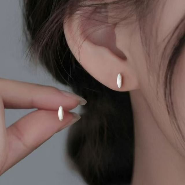 Parskletie-Textured Oval Stud Earring