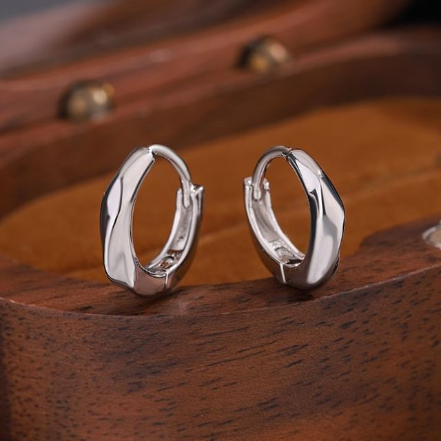 pexrl jewelry-Twisted S999 Silver Huggie Earring
